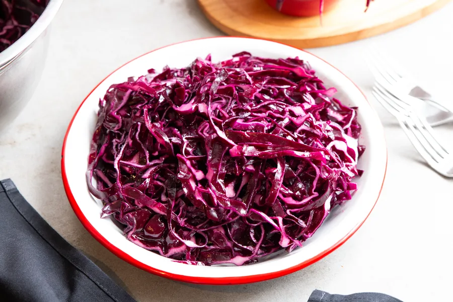 Red cabbage salad